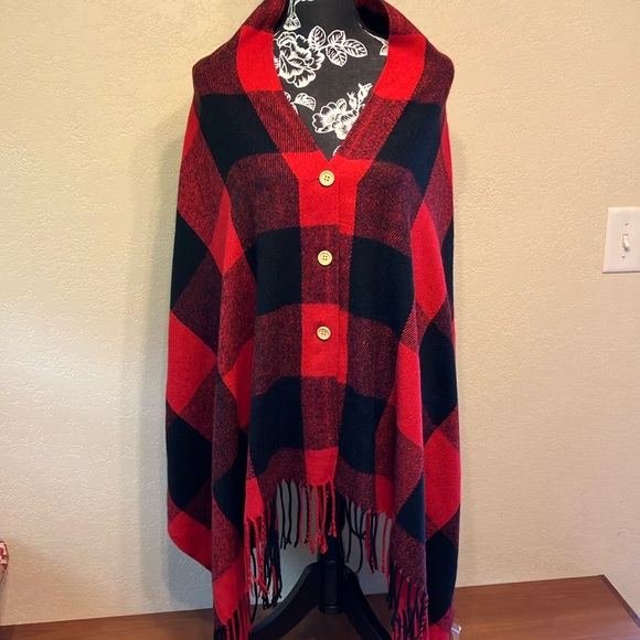 COTTAGE COZY NWT ONE SIZE BUTTON SCARF WRAP SHAWL IN RED & BLACK PLAID - Picture 1 of 6